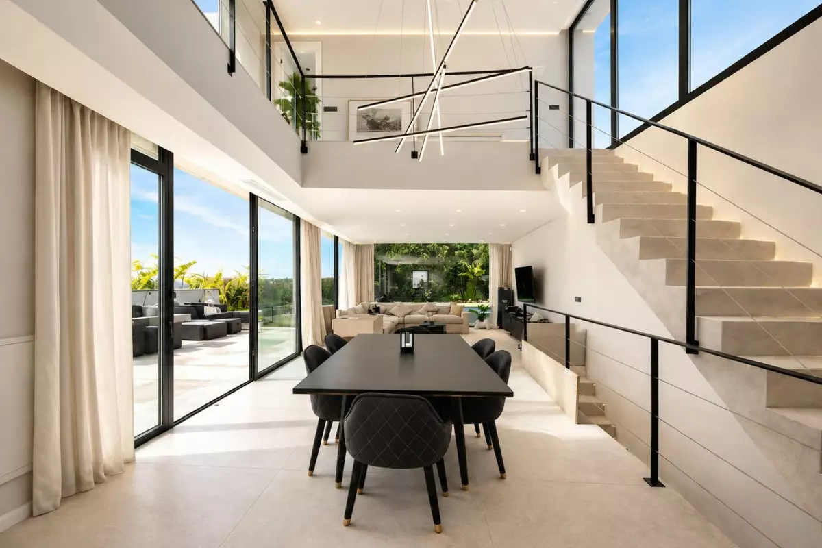 5-bedroom Villa In Marbella, Spain (285 M²)