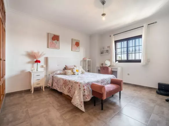 3-bedroom Villa In Estepona, Spain (306 M²)