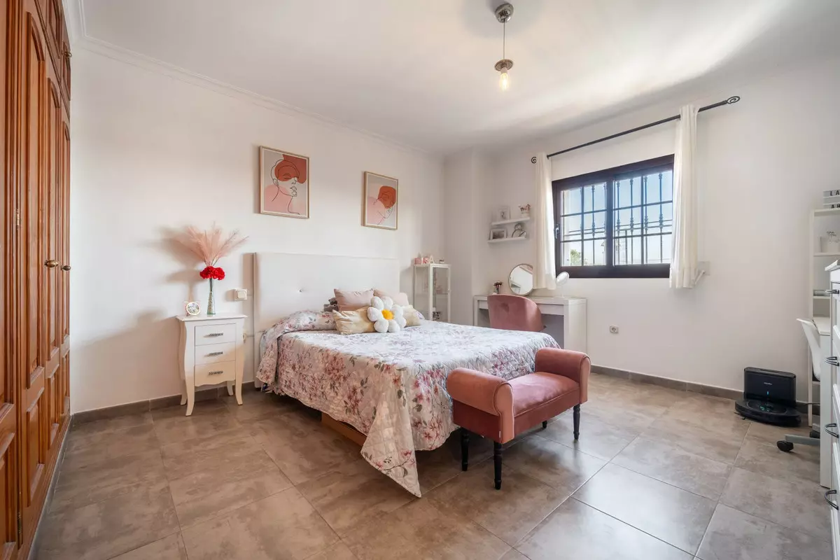 3-bedroom Villa In Estepona, Spain (306 M²)