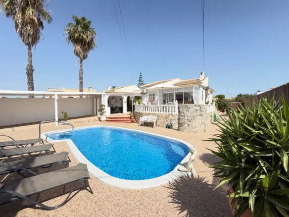 3-bedroom Villa In Torrevieja, Spain (142 M²)