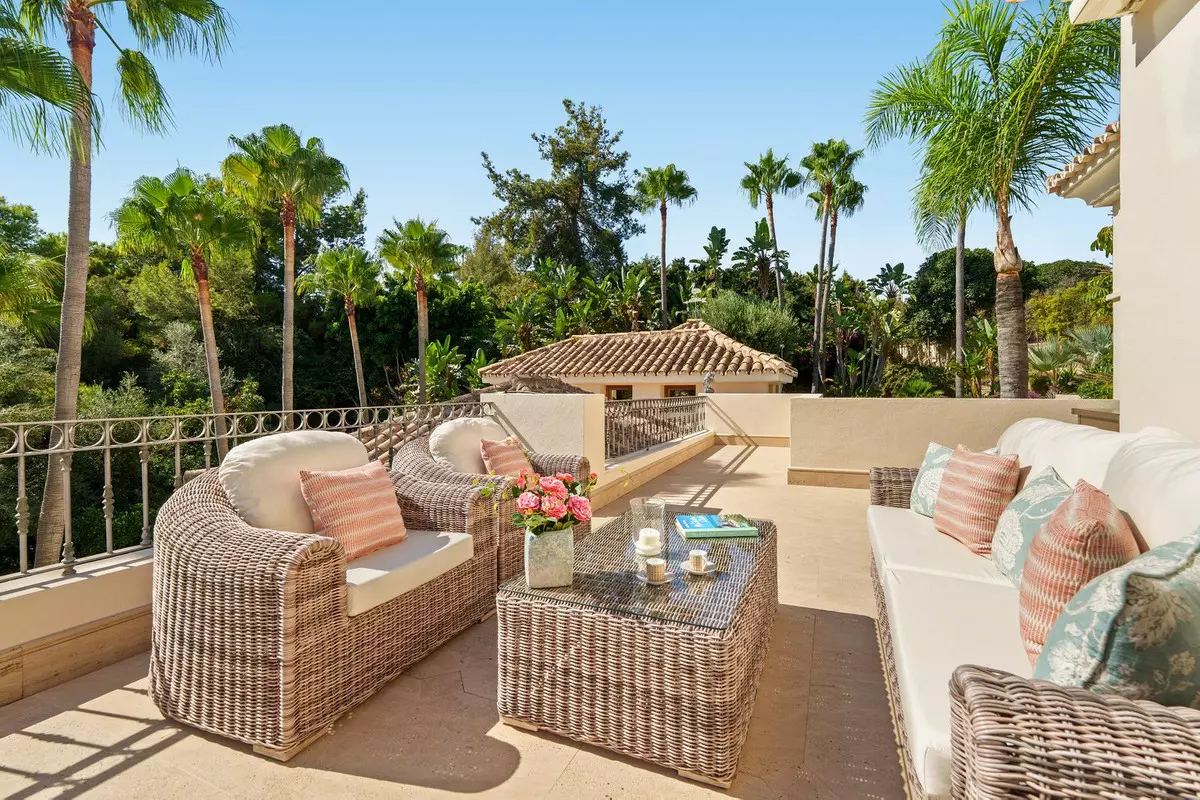 6-bedroom Villa In Marbella, Spain (712 M²)
