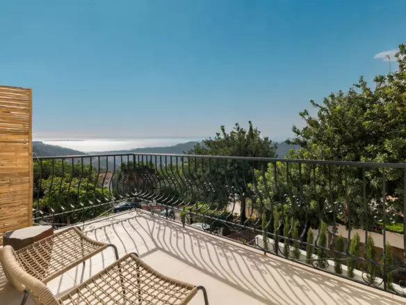 2-bedroom Town House In Istan, Spain (197 M²)