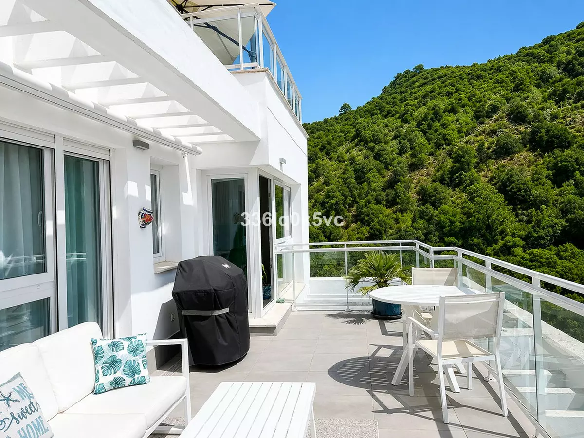 3-bedroom Apartment In Benahavis, Spain (136 M²)