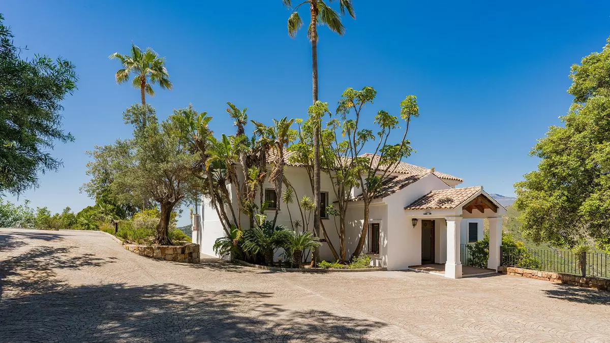 5-bedroom Villa In Benahavis, Spain (414 M²)