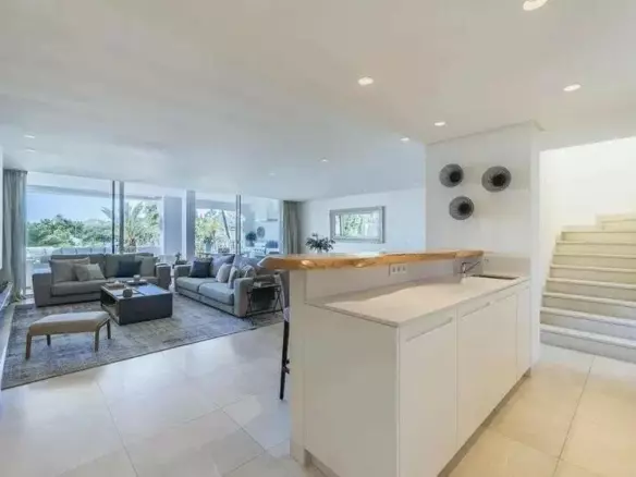 3-bedroom Apartment In Marbella, Spain (250 M²)