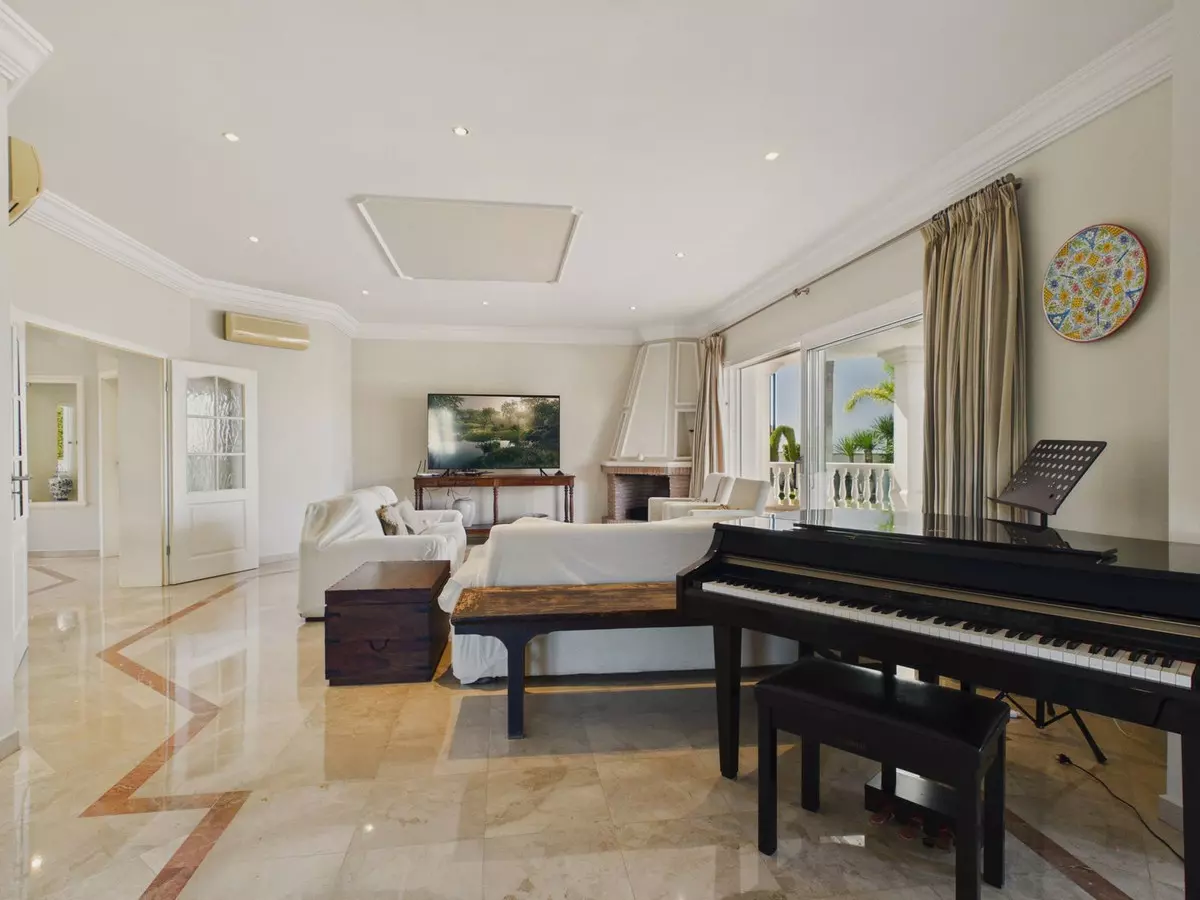 6-bedroom Villa In Benahavis, Spain (585 M²)