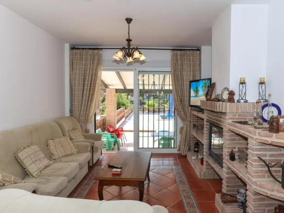 3-bedroom Villa In Guaro, Spain (208 M²)