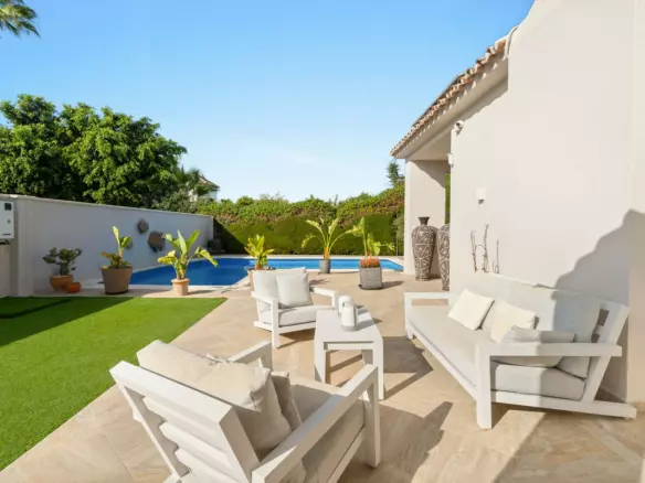 4-bedroom Villa In Estepona, Spain (210 M²)