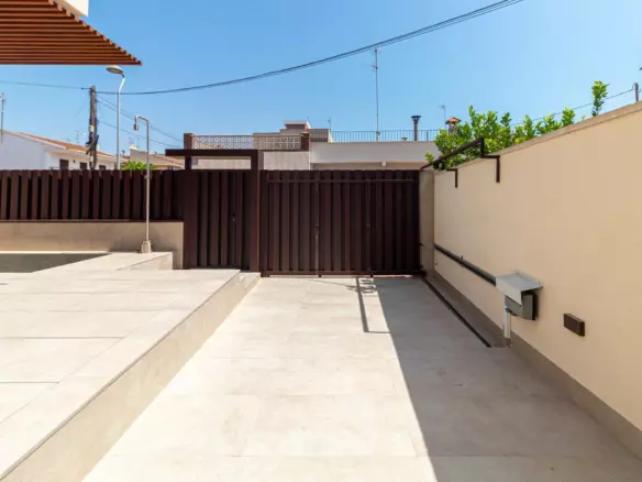 3-bedroom Villa In San Pedro Del Pinatar, Spain (162 M²)