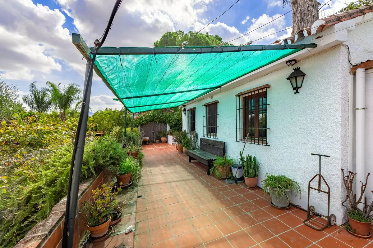 3-bedroom Country House In Coín, Spain (189 M²)