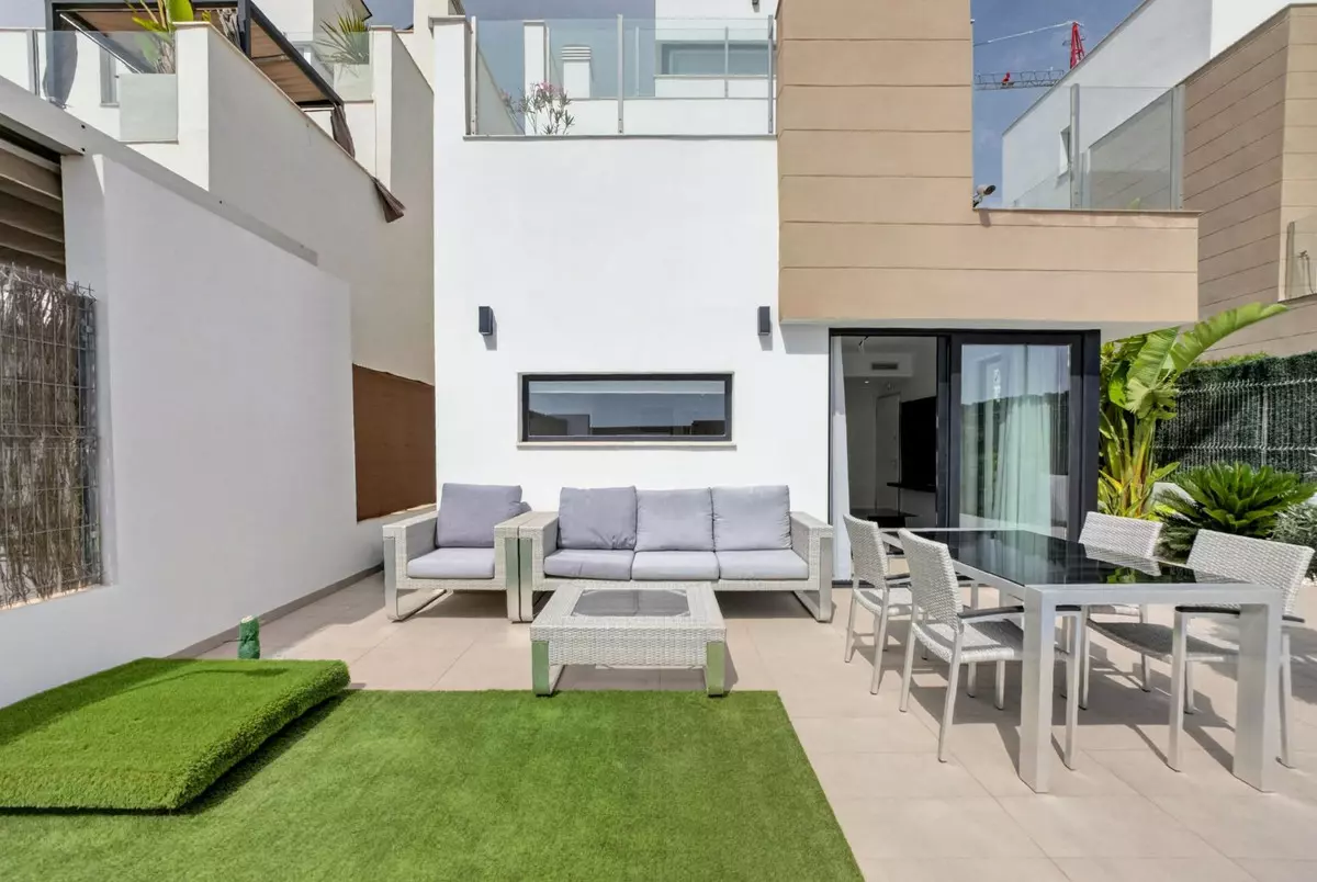 3-bedroom Villa In Guardamar Del Segura, Spain (178 M²)