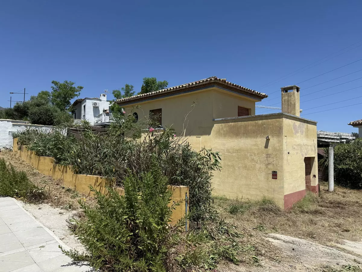 3-bedroom Villa In Estepona, Spain (142 M²)