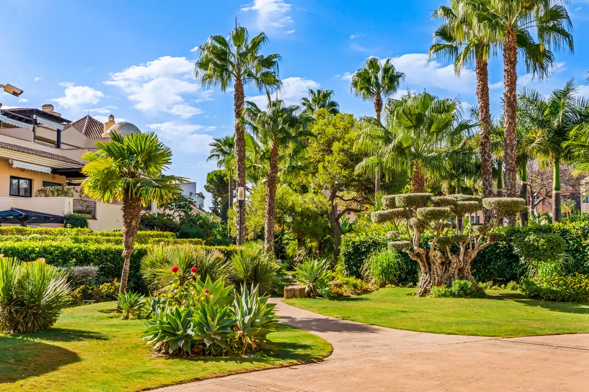 2-bedroom Apartment In Marbella, Spain (186 M²)