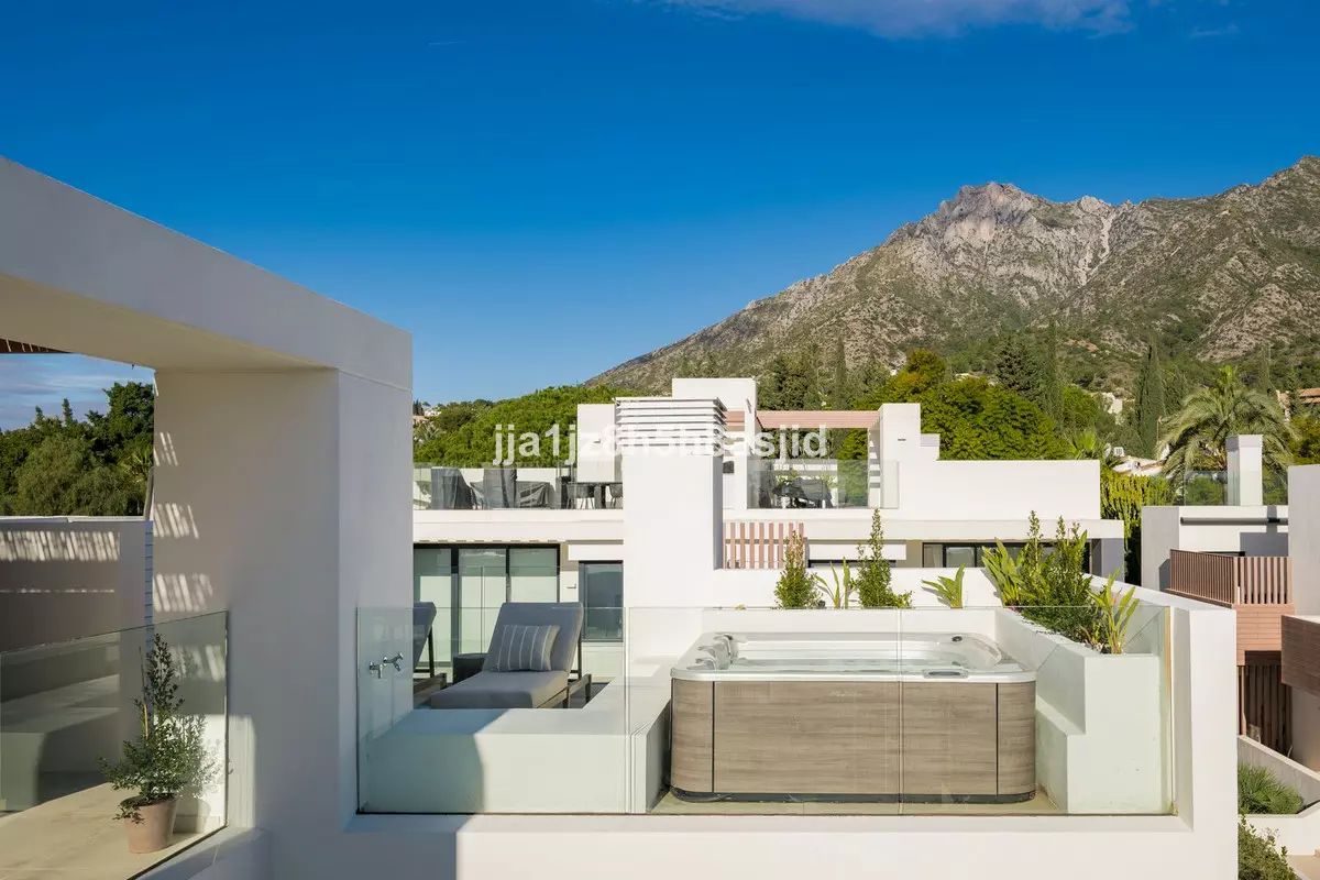 4-bedroom Villa In Marbella, Spain (421 M²)