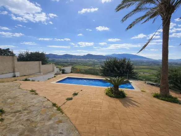 5-bedroom Country House In Cártama, Spain (253 M²)