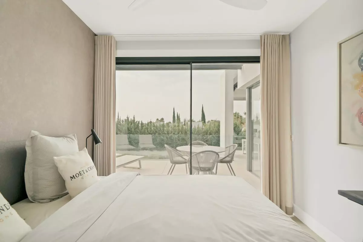 2-bedroom Apartment In Benahavis, Spain (113 M²)