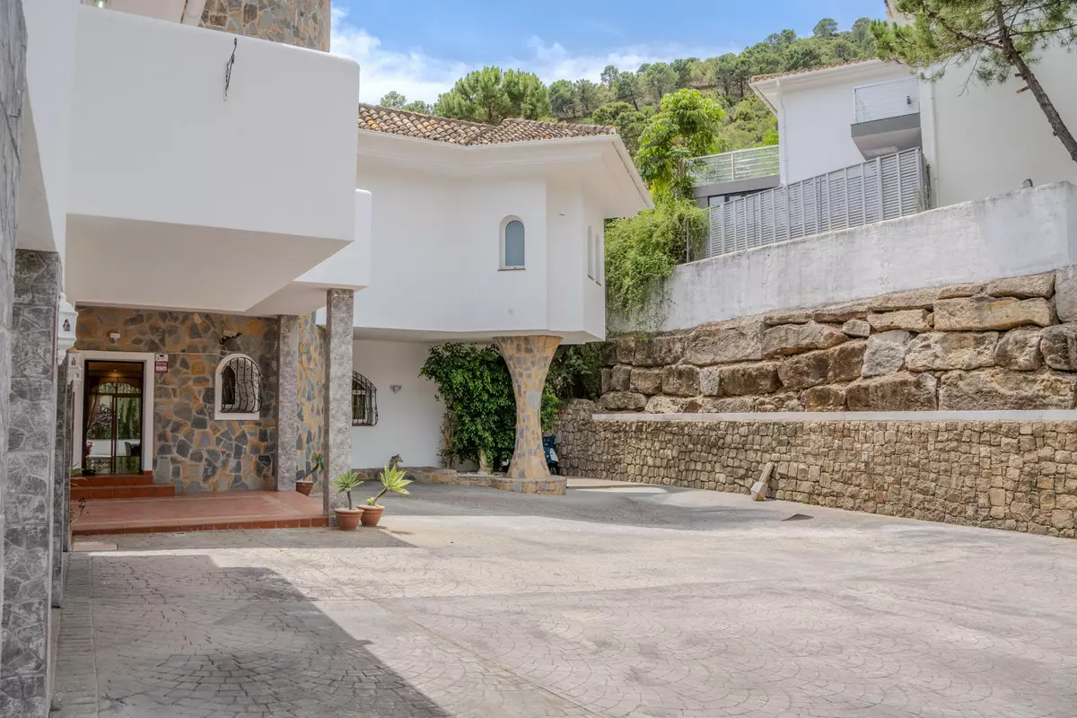 6-bedroom Villa In Benahavis, Spain (797 M²)
