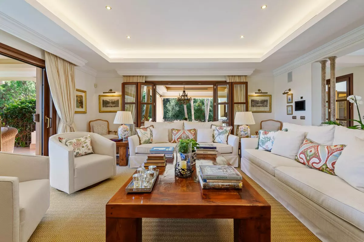6-bedroom Villa In Marbella, Spain (712 M²)