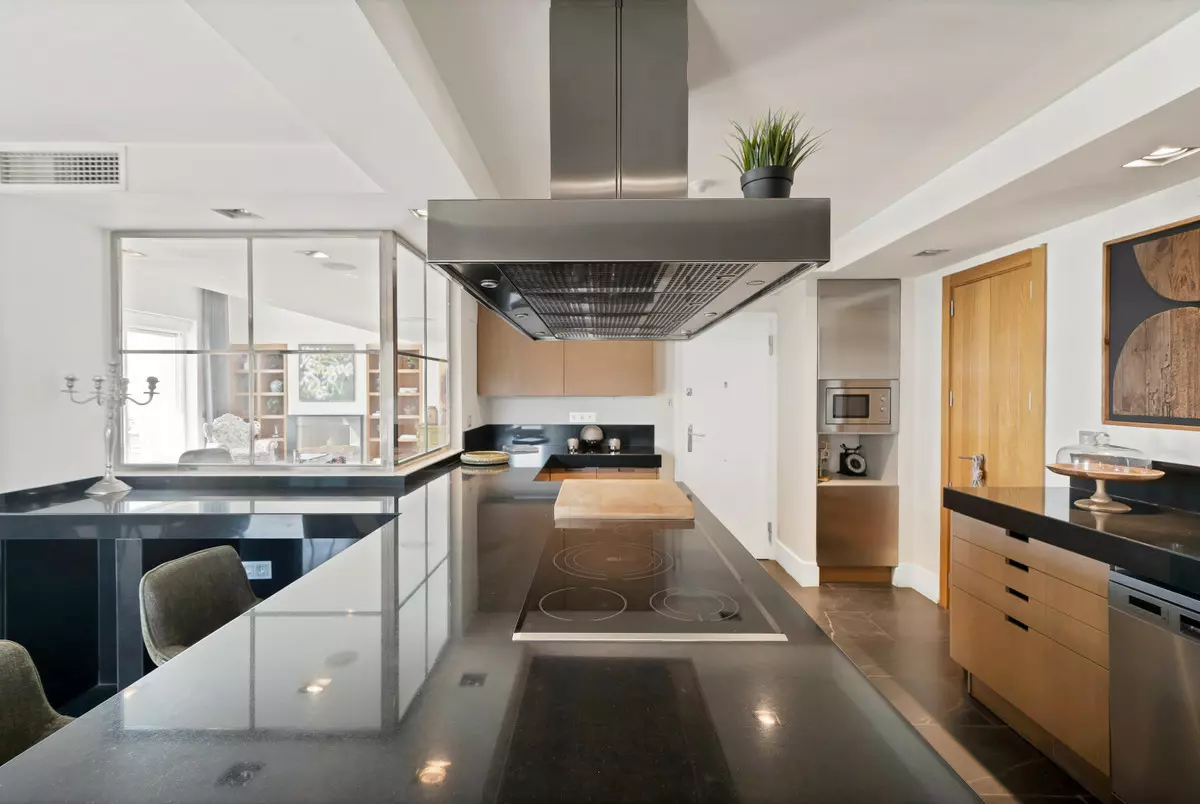 3-bedroom Apartment In Marbella, Spain (363 M²)
