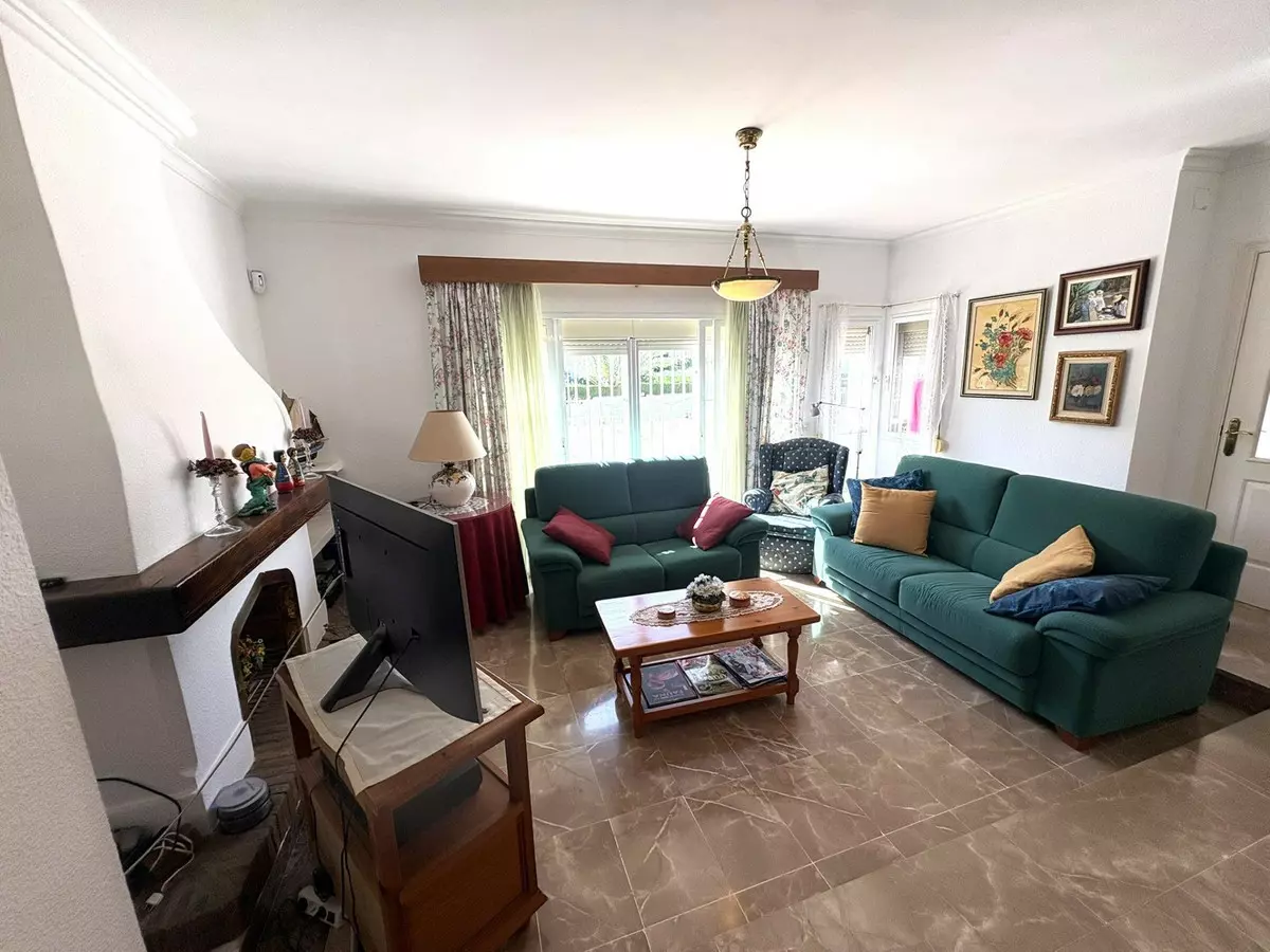4-bedroom Villa In Alhaurín De La Torre, Spain (173 M²)