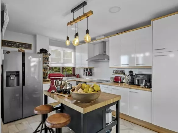 3-bedroom Villa In Málaga, Spain (260 M²)