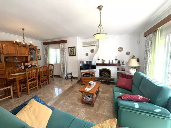 4-bedroom Villa In Alhaurín De La Torre, Spain (173 M²)