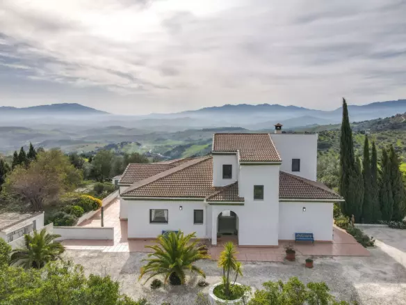 3-bedroom Villa In Casarabonela, Spain (239 M²)