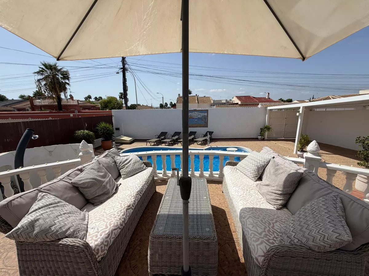 3-bedroom Villa In Torrevieja, Spain (142 M²)