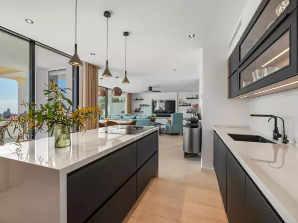 3-bedroom Apartment In Marbella, Spain (193 M²)