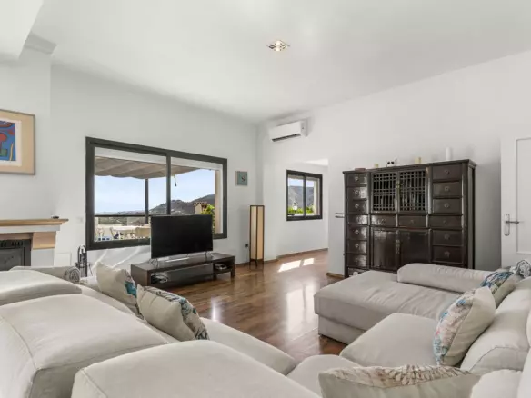 4-bedroom Villa In Istan, Spain (240 M²)