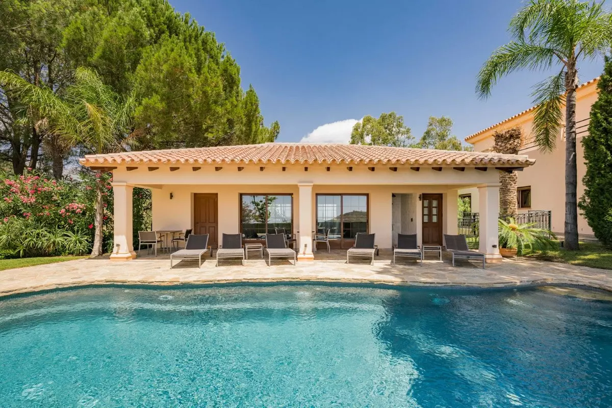 9-bedroom Villa In Ojen, Spain (1.688 M²)