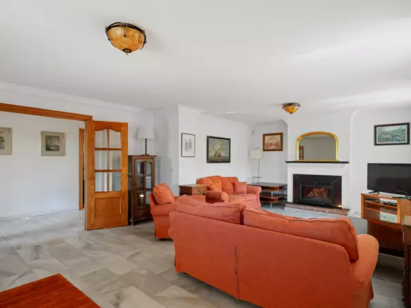 4-bedroom Villa In Estepona, Spain (343 M²)