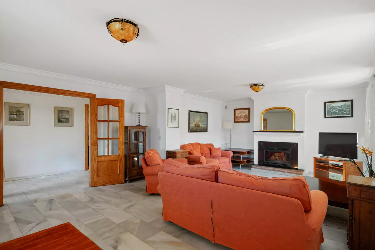 4-bedroom Villa In Estepona, Spain (343 M²)