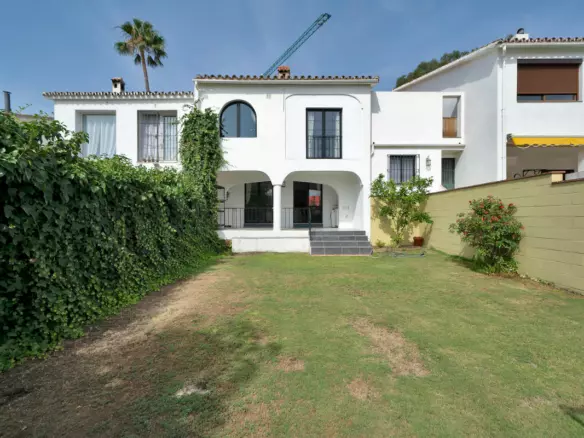 3-bedroom Town House In Estepona, Spain (171 M²)