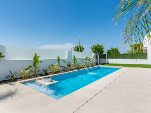 3-bedroom Villa In Los Alcázares, Spain (140 M²)