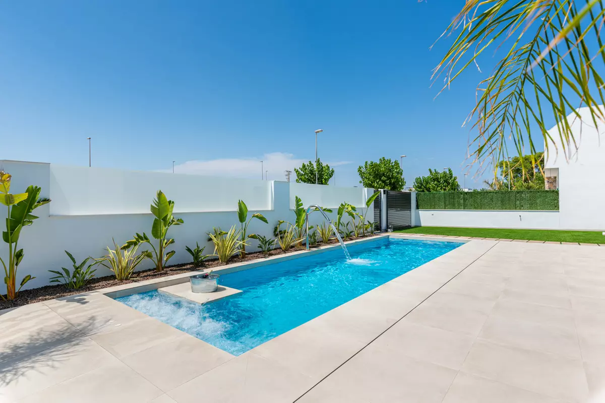 3-bedroom Villa In Los Alcázares, Spain (140 M²)