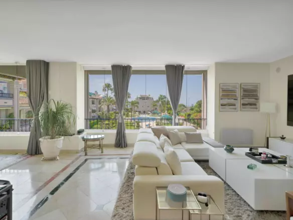 3-bedroom Apartment In Marbella, Spain (289 M²)