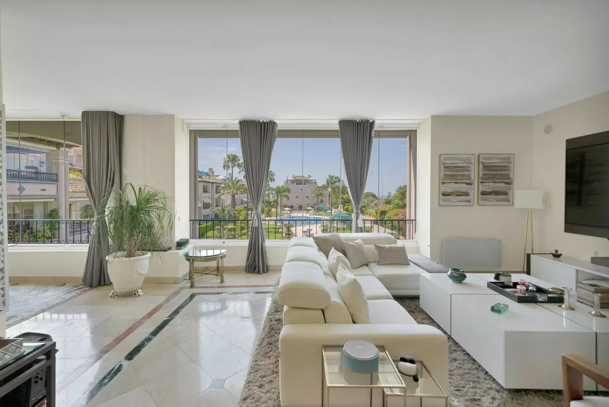 3-bedroom Apartment In Marbella, Spain (289 M²)