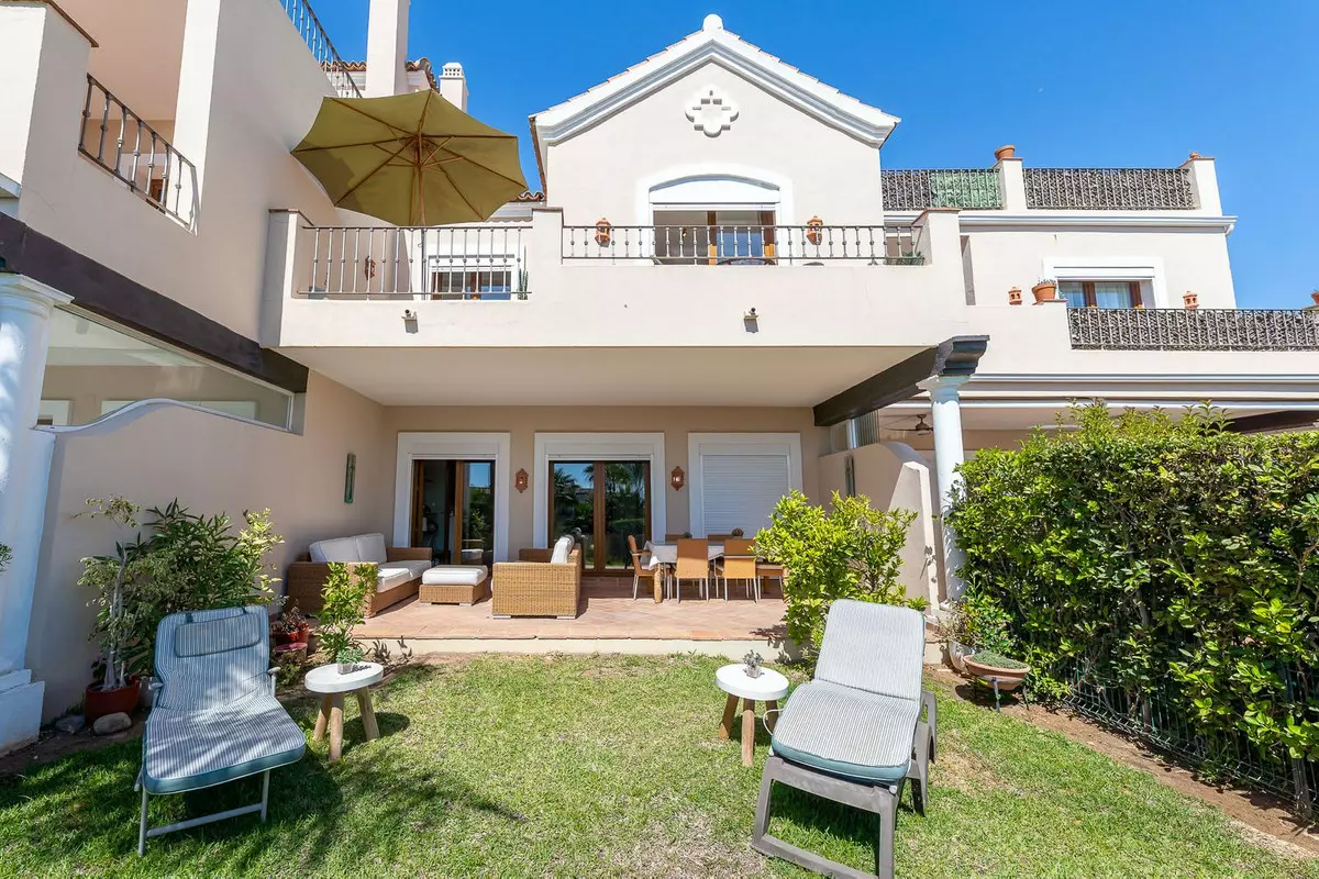 3-bedroom Town House In Estepona, Spain (186 M²)