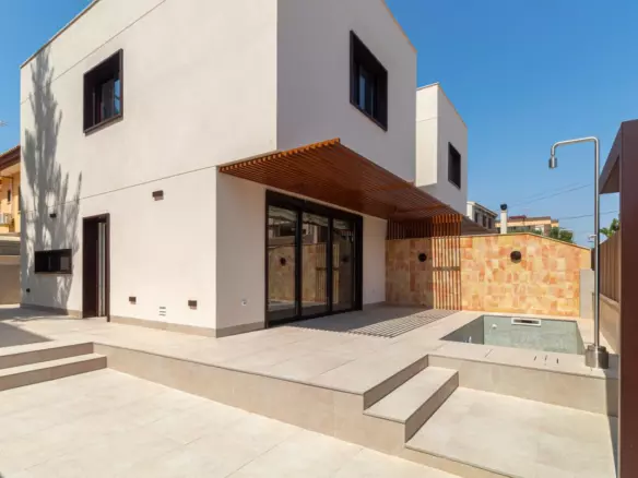 3-bedroom Villa In San Pedro Del Pinatar, Spain (162 M²)