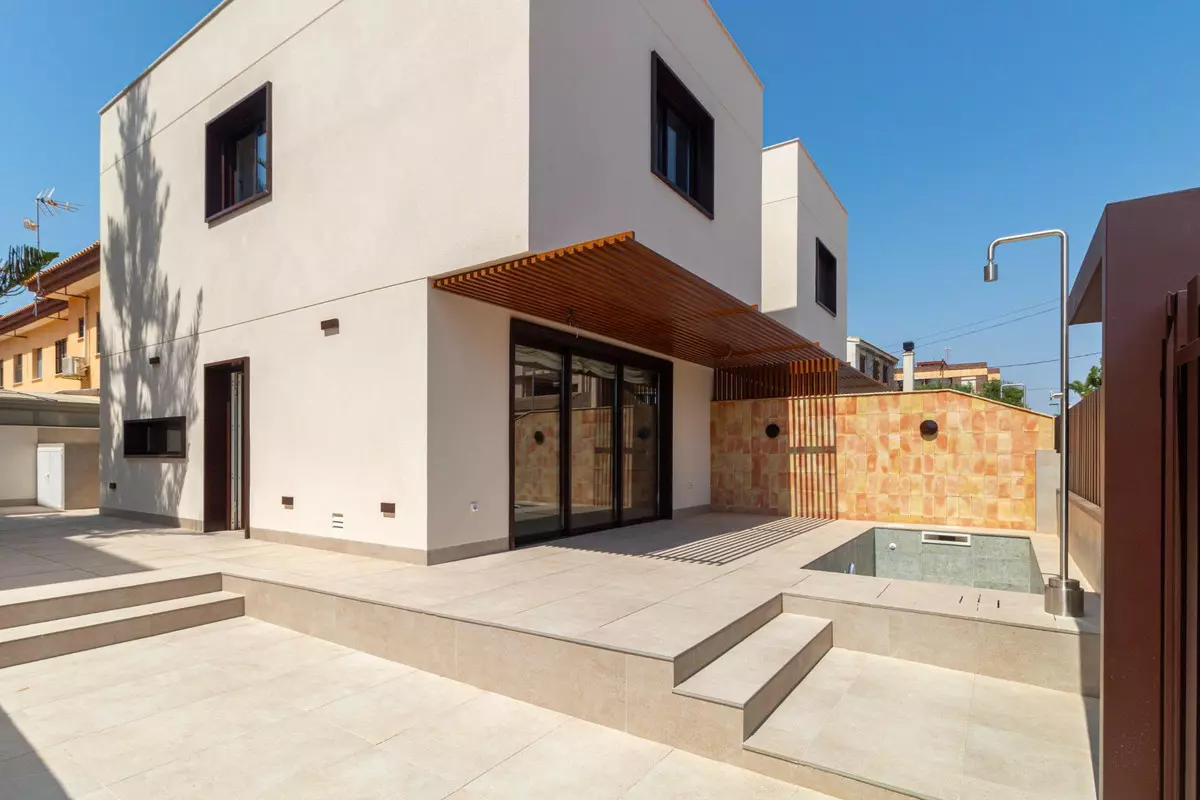 3-bedroom Villa In San Pedro Del Pinatar, Spain (162 M²)