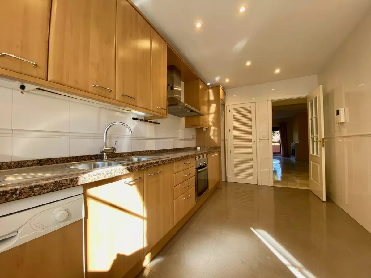 2-bedroom Apartment In Estepona, Spain (118 M²)