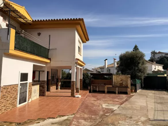 4-bedroom Villa In Alhaurín De La Torre, Spain (147 M²)