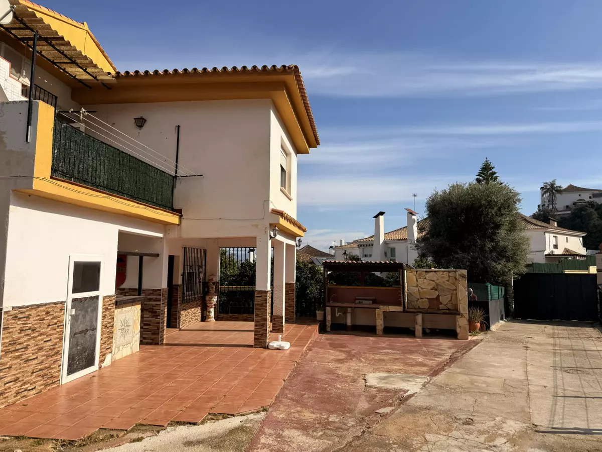 4-bedroom Villa In Alhaurín De La Torre, Spain (147 M²)