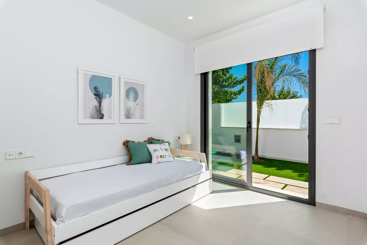 3-bedroom Villa In Los Alcázares, Spain (140 M²)