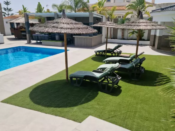 5-bedroom Villa In Torrevieja, Spain (280 M²)