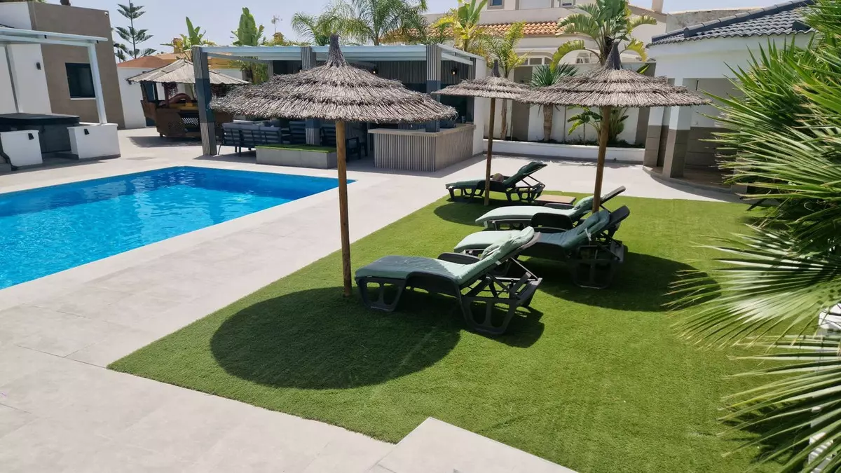 5-bedroom Villa In Torrevieja, Spain (280 M²)