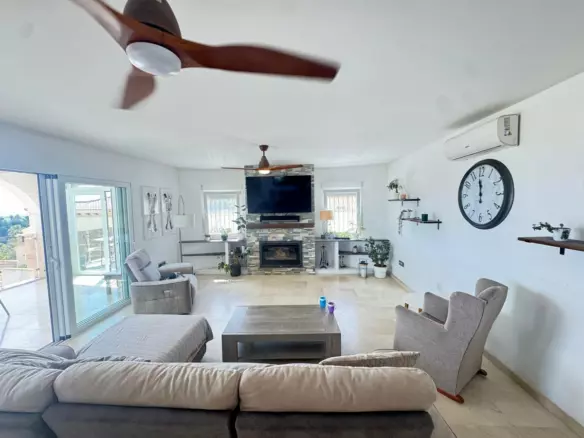 5-bedroom Villa In San Miguel De Salinas, Spain (163 M²)