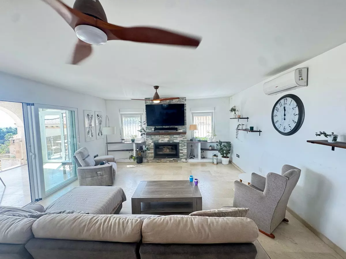 5-bedroom Villa In San Miguel De Salinas, Spain (163 M²)