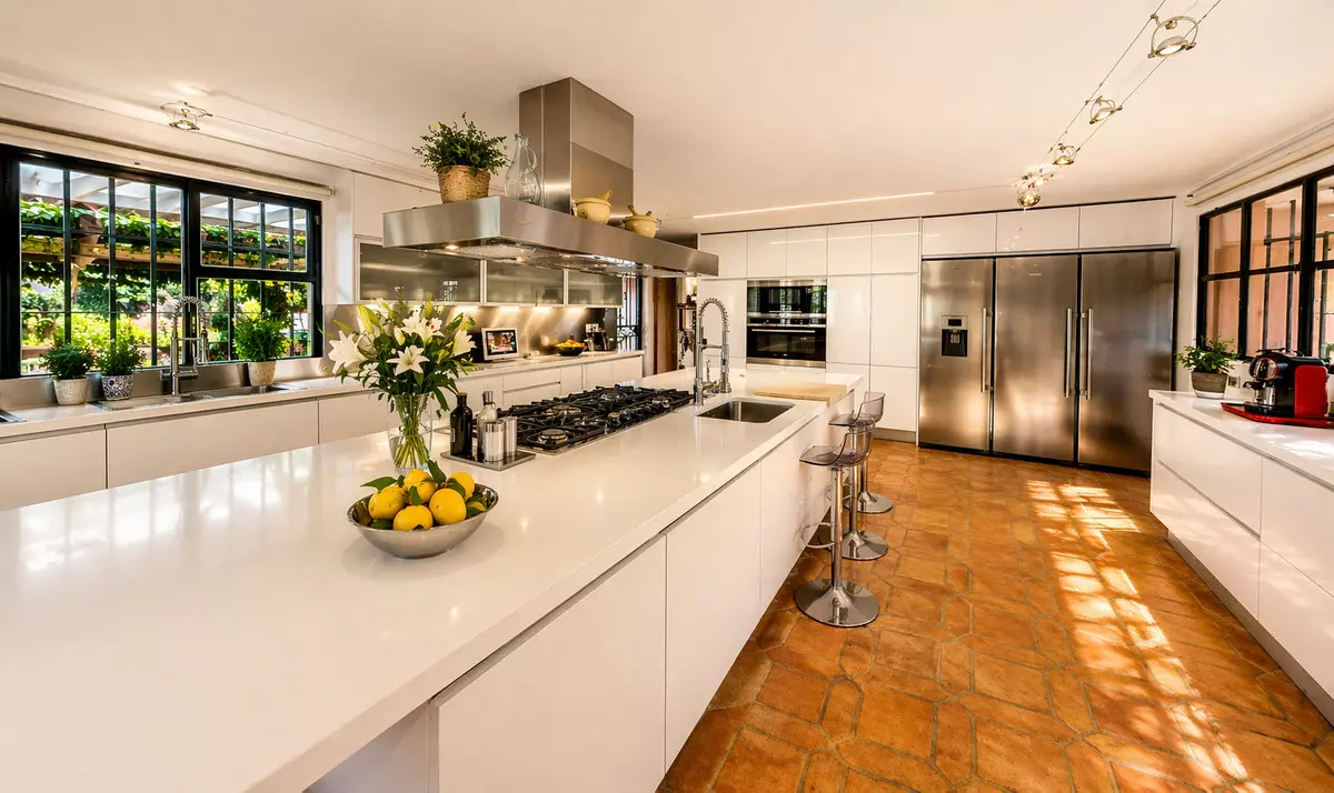 5-bedroom Villa In Marbella, Spain (450 M²)
